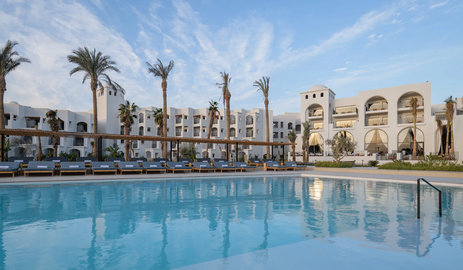 Serry Beach Hotel 